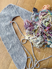 FURRY NECKWARMER - English