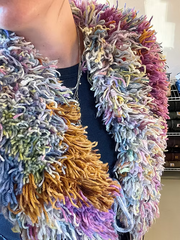 FURRY NECKWARMER - English