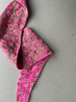 THELMASCARF - English